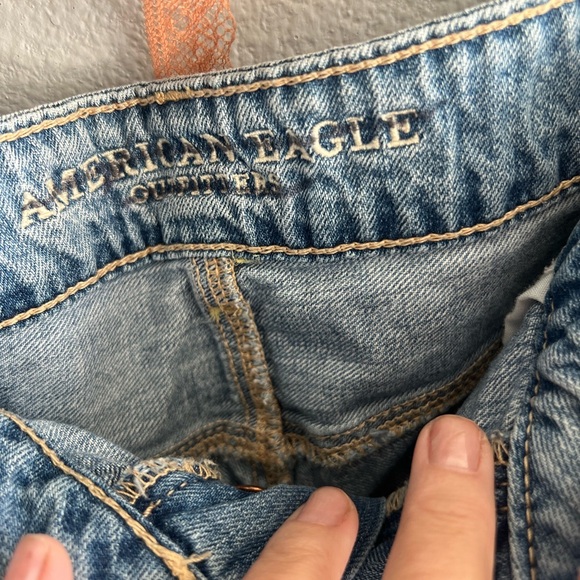 Distressed Light Wash Jeans - Picture 3 of 9